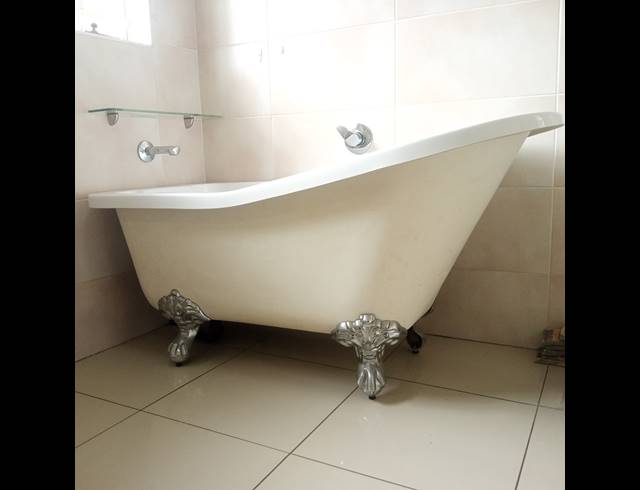 2 BEDROOM TOWNHOUSE FOR SALE IN LILIANTON